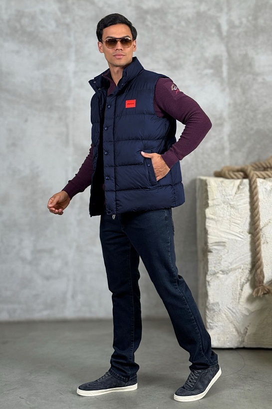 Мужской жилет Hugo Boss тёмно-синего цвета