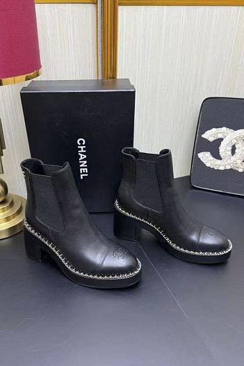 Женские кожаные сапоги Chanel   