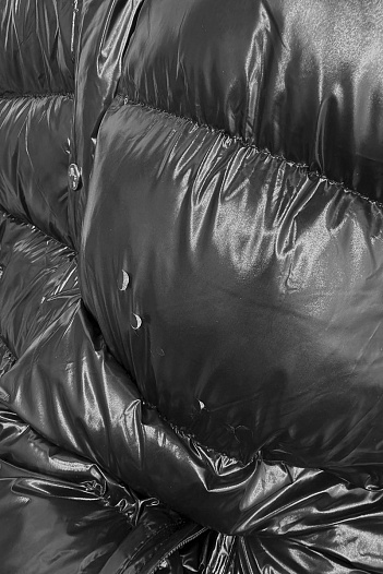 Мужская чёрная парка с глянцевым эффектом Moncler logo-patch   