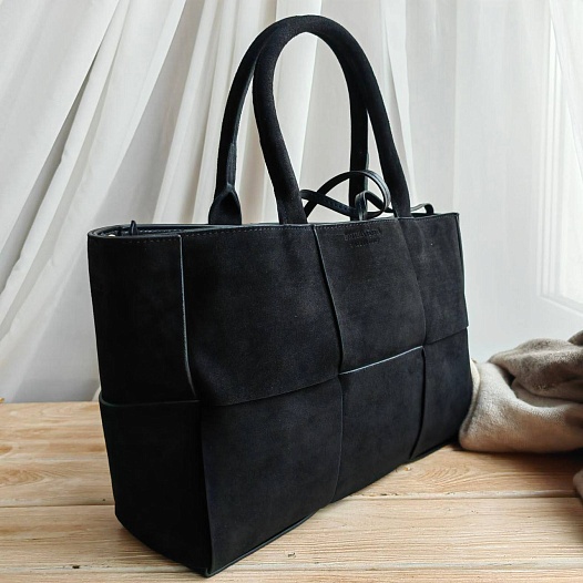 Замшевая сумка-тоут Bottega Veneta Arco Medium 36x25 см - Black   