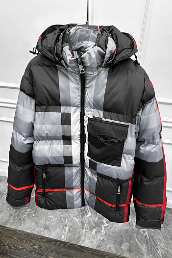 Утеплённая чёрная куртка Burberry с капюшоном   