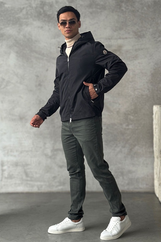 Чёрная ветровка Moncler logo-patch