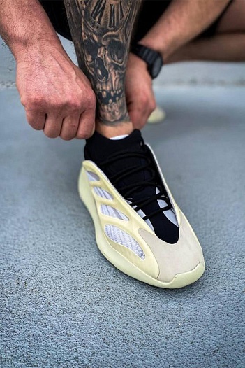 Кроссовки Adidas Yeezy Boost 700 V3 "Azael"   