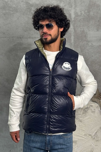 Утеплённый жилет Moncler синего цвета   
