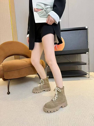 Женские замшевые ботинки Prada   