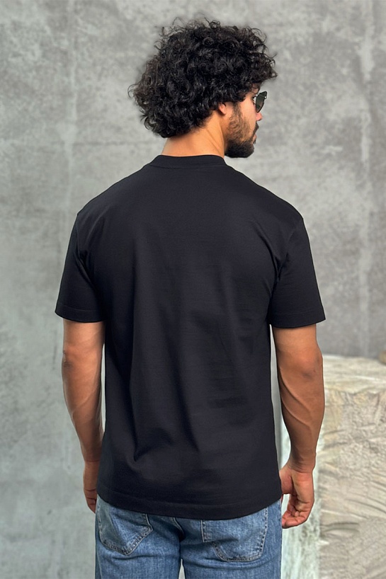 Футболка чёрного цвета Amiri staggered logo