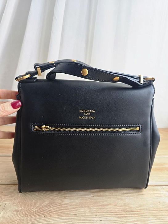 Кожаная сумка Balenciaga 23x20 см