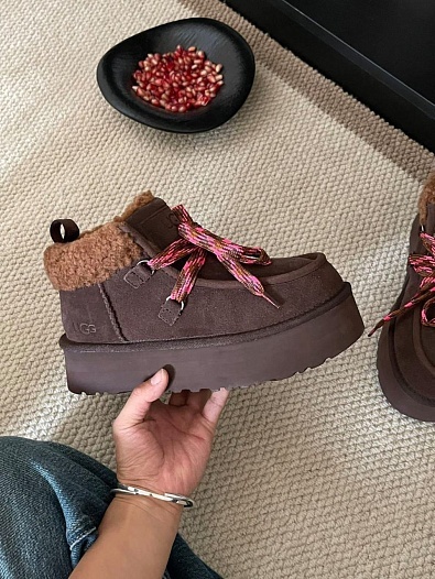Женские замшевые ботинки с мехом UGG Funkarra Cabin Cuff - Brown   