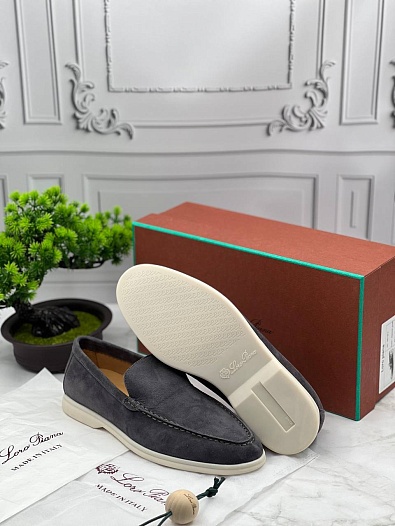 Мужские замшевые лоферы Loro Piana серого цвета   
