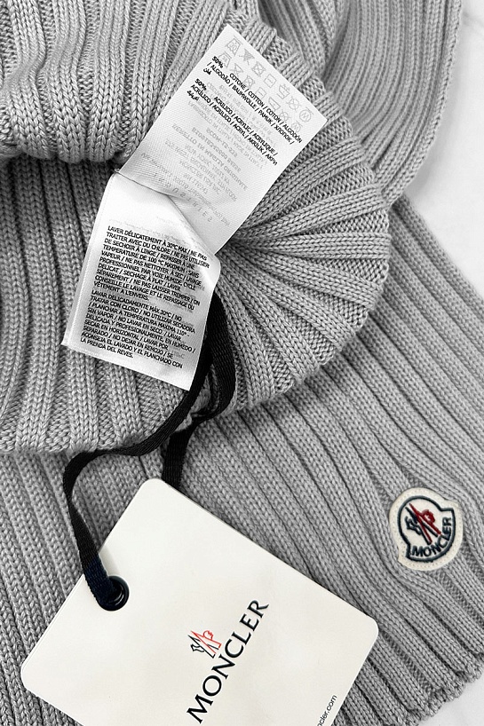 Комплект из шапки и шарфа серого цвета Moncler logo-patch