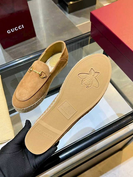 Женские замшевые лоферы Gucci GG Horsebit premium