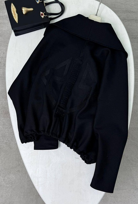 Женская куртка чёрного цвета Schiaparelli premium