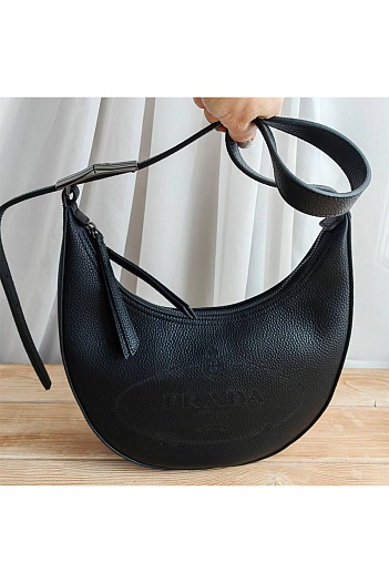 Кожаная сумка-хобо Prada 28x17 см   