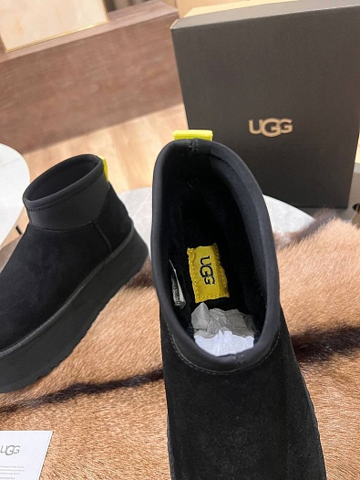 Женские ботинки с мехомм UGG Deeper - Black