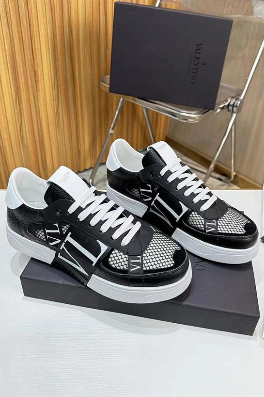 Кожаные кроссовки Valentino low-top - Black / White