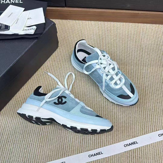 Женские синие кроссовки Chanel   