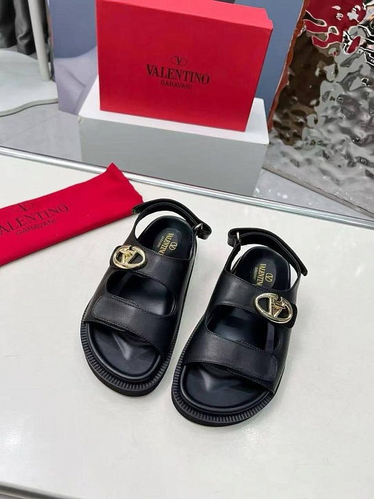 Женские кожаные сандалии Valentino Rockstud