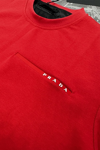 Красная оверсайз футболка Prada   
