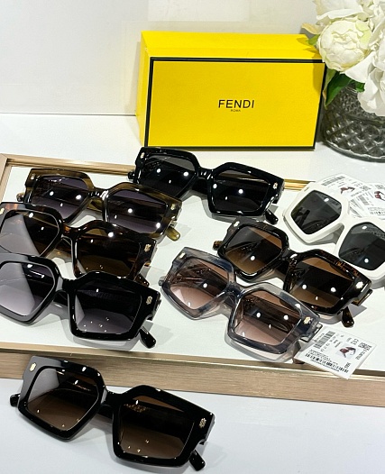 Солнцезащитные очки Fendi   