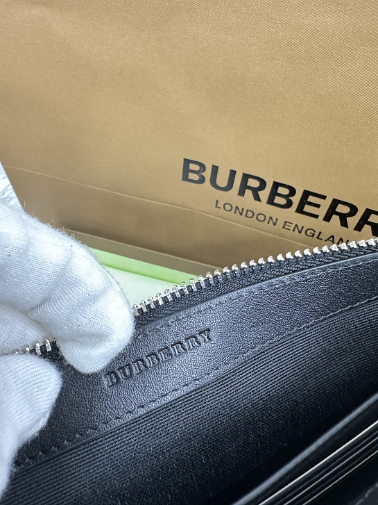Чёрный клатч Burberry Premium 30x20x1.5 см
