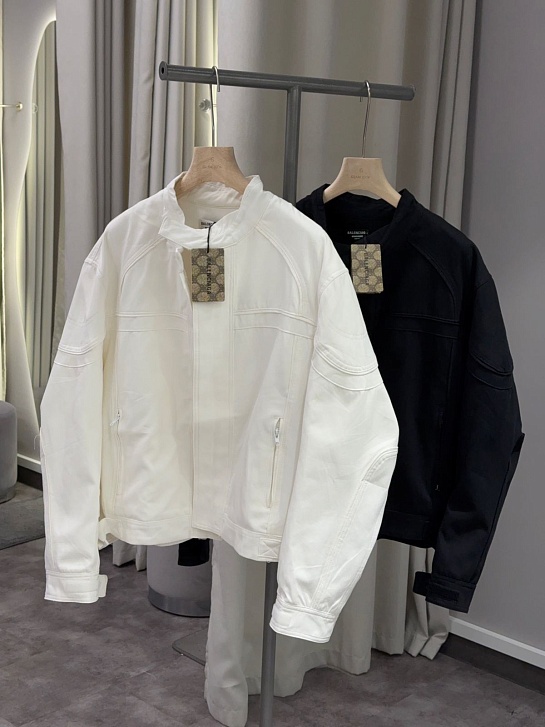 Женская куртка белого цвета Balenciaga