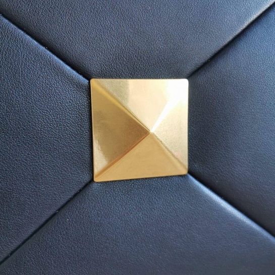 Женская сумка Valentino One Stud 25x23 см - Black