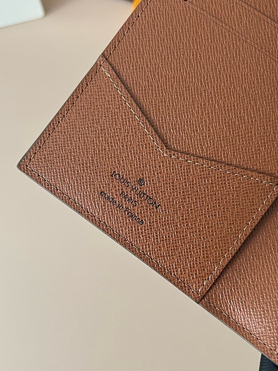 Кожаная обложка для паспорта Louis Vuitton Premium 14x9.5x1.5 см