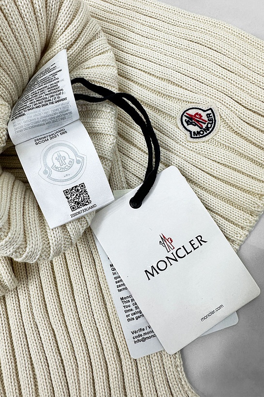 Комплект из шапки и шарфа светло-бежевого цвета Moncler logo-patch