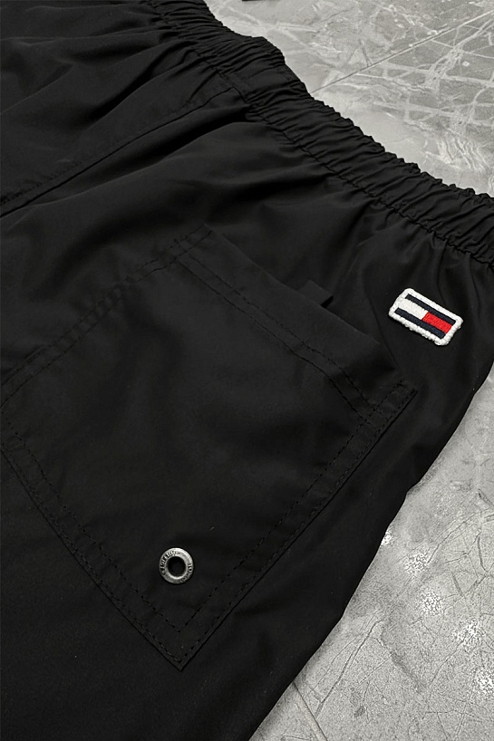 Шорты чёрного цвета Tommy Hilfiger taped logo