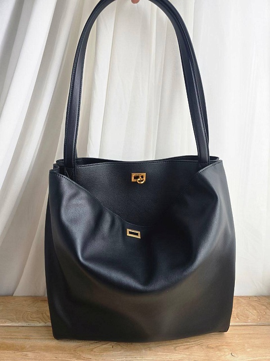 Кожаная сумка Balenciaga 37x34 см