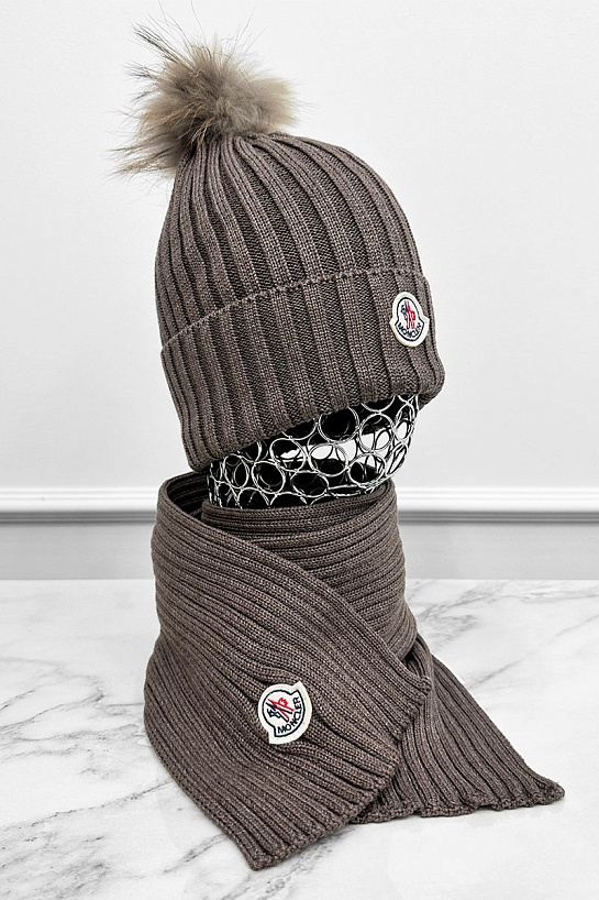 Комплект из шапки и шарфа коричневого цвета Moncler logo-patch