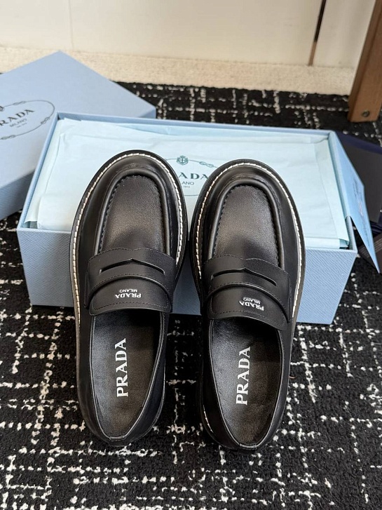 Женские кожаные лоферы Prada premium