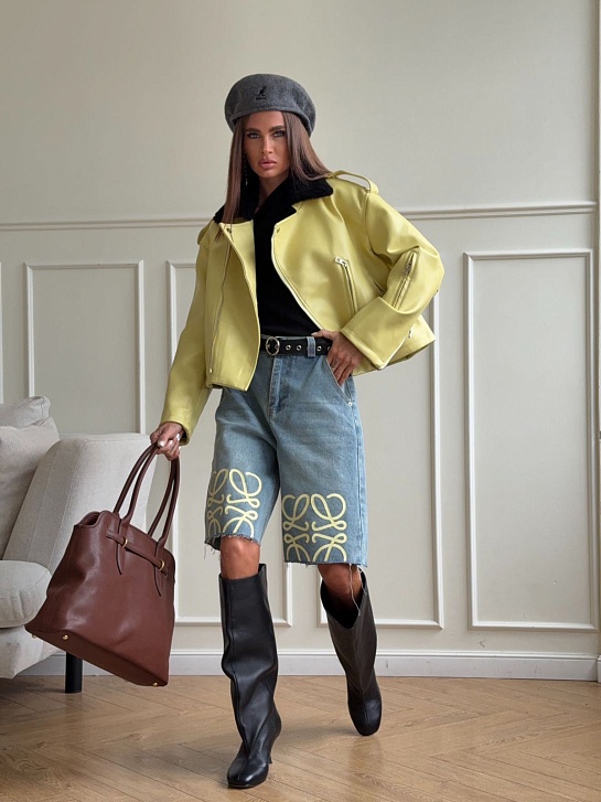 Женская кожаная куртка жёлтого цвета Loewe