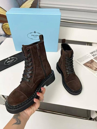 Женские замшевые ботинки Prada   
