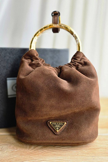 Женская замшевая сумка Prada 20x16   