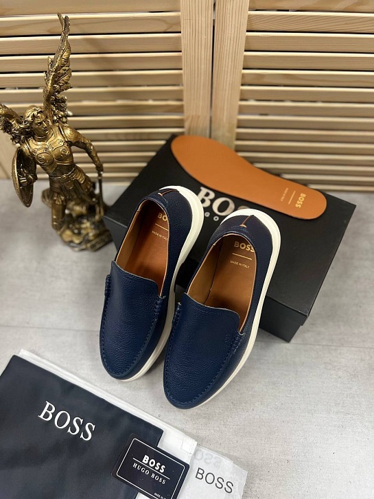 Кожаные лоферы Hugo Boss синего цвета