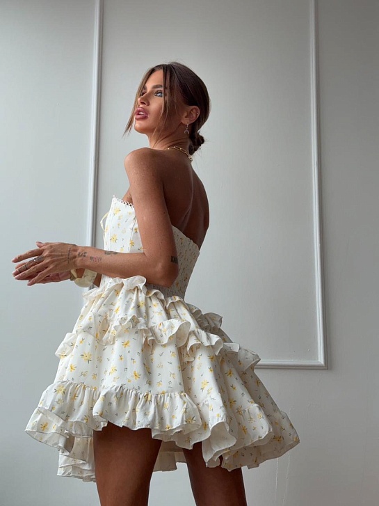 Женское платье Jacquemus бежевого цвета