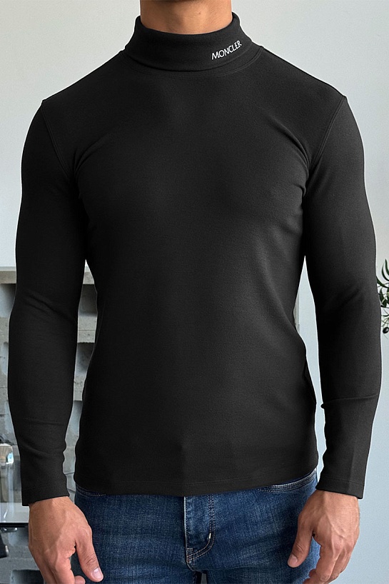 Утеплённая водолазка Moncler чёрного цвета