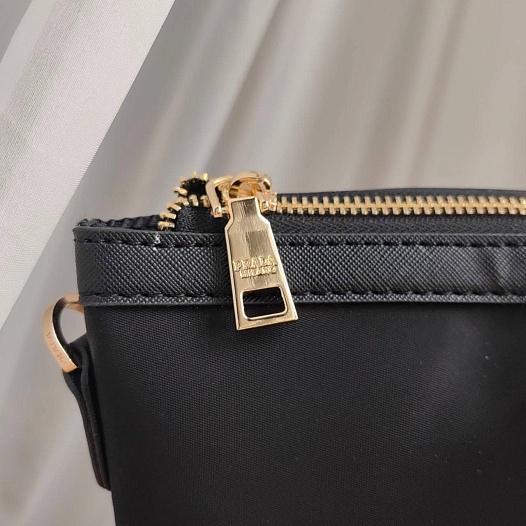 Нейлоновая сумка-шоппер Prada 35x28 см   