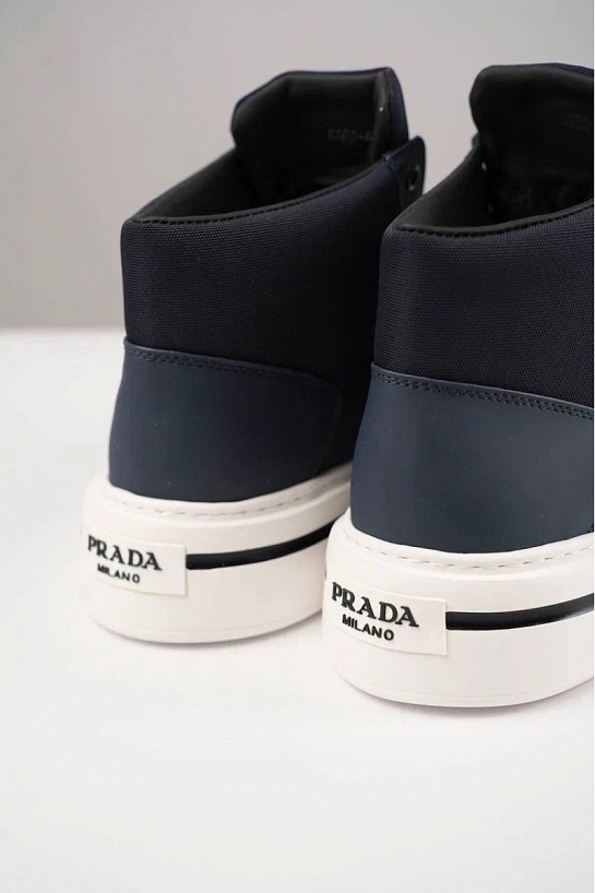 Комбинированные кроссовки с мехом Prada