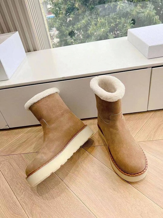 Женские замшевые ботинки с мехом Prada Suede Premium