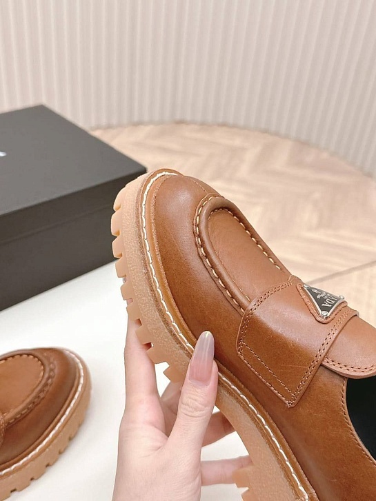 Женские кожаные лоферы Prada Premium - Brown
